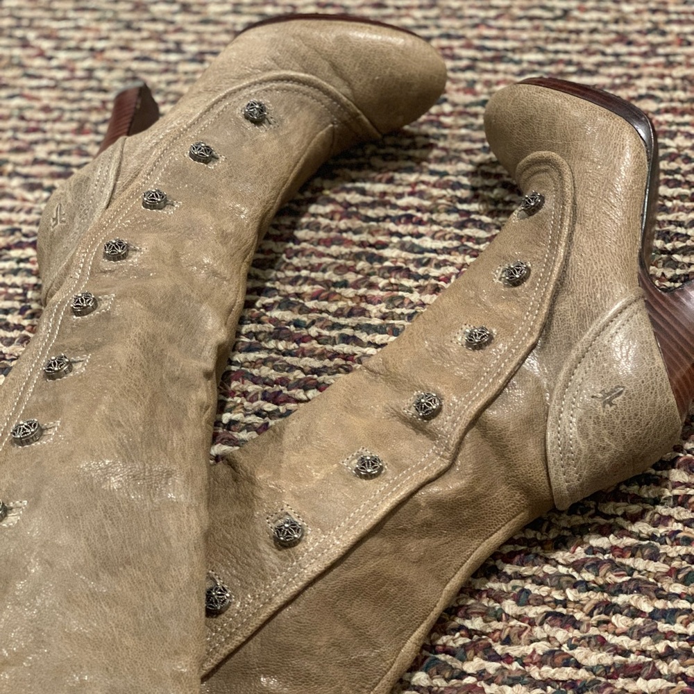 Beige Frye Matilda Button Boot. Size 6.5.